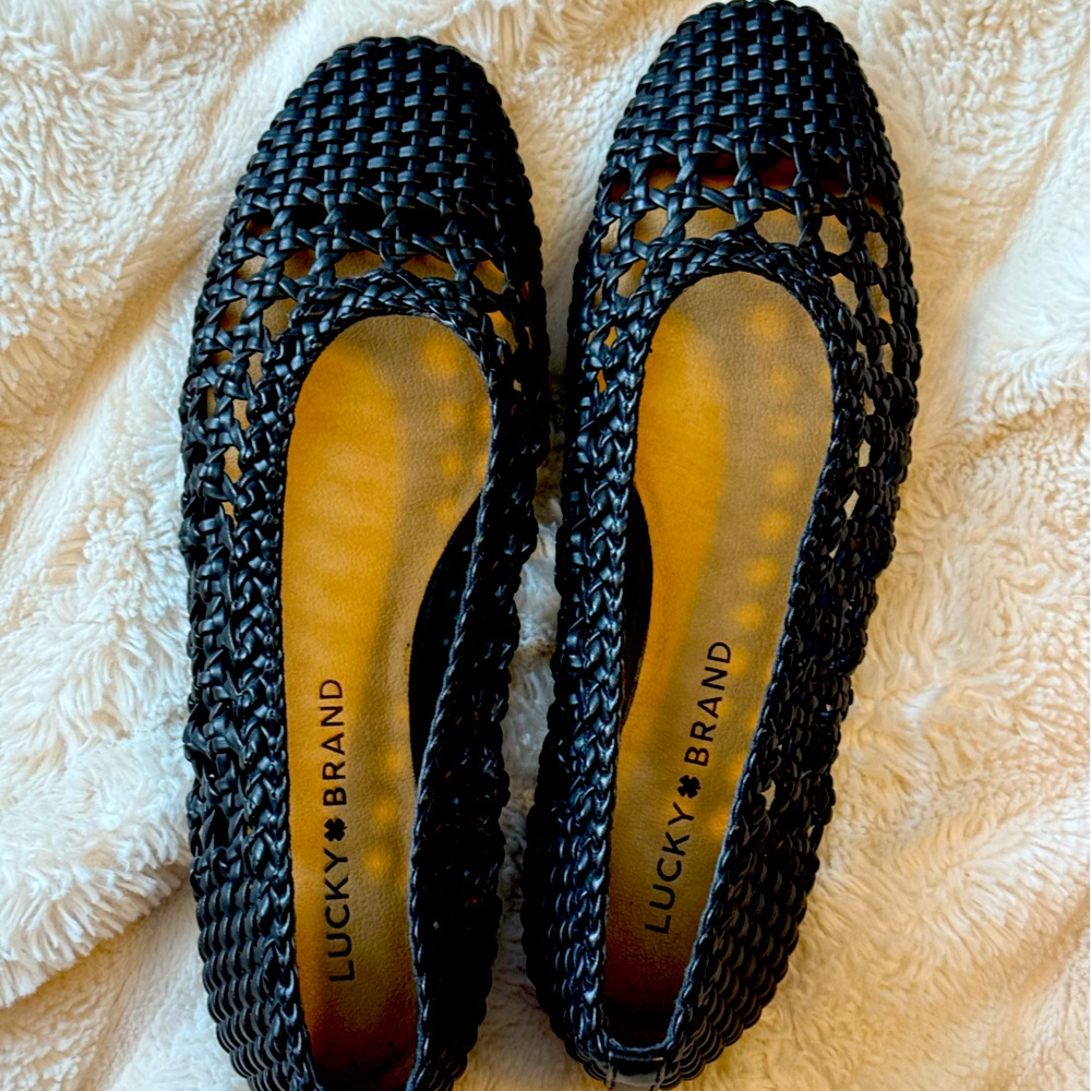 Lucky brand weave shoes.